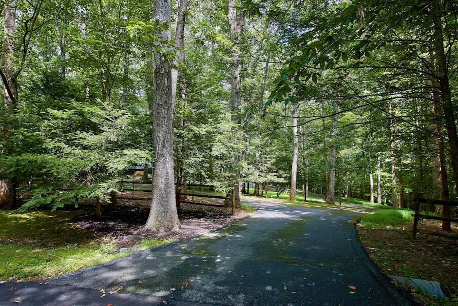 8100 Vista Point Lane, Fairfax Station, VA 22039, Presented by Natalie McArtor, Samson